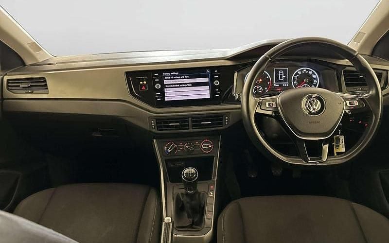 Used VW Polo SE 65 HP (47 kW) 2019 Red Hatchback