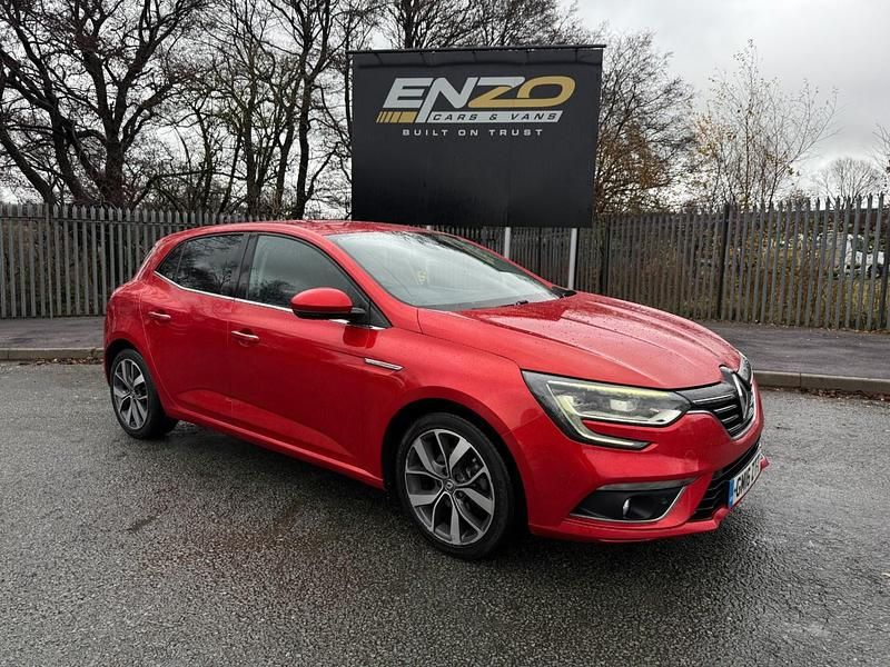 Used Renault Mégane IV Dynamique 110 HP (80 kW) 2016 Red Hatchback