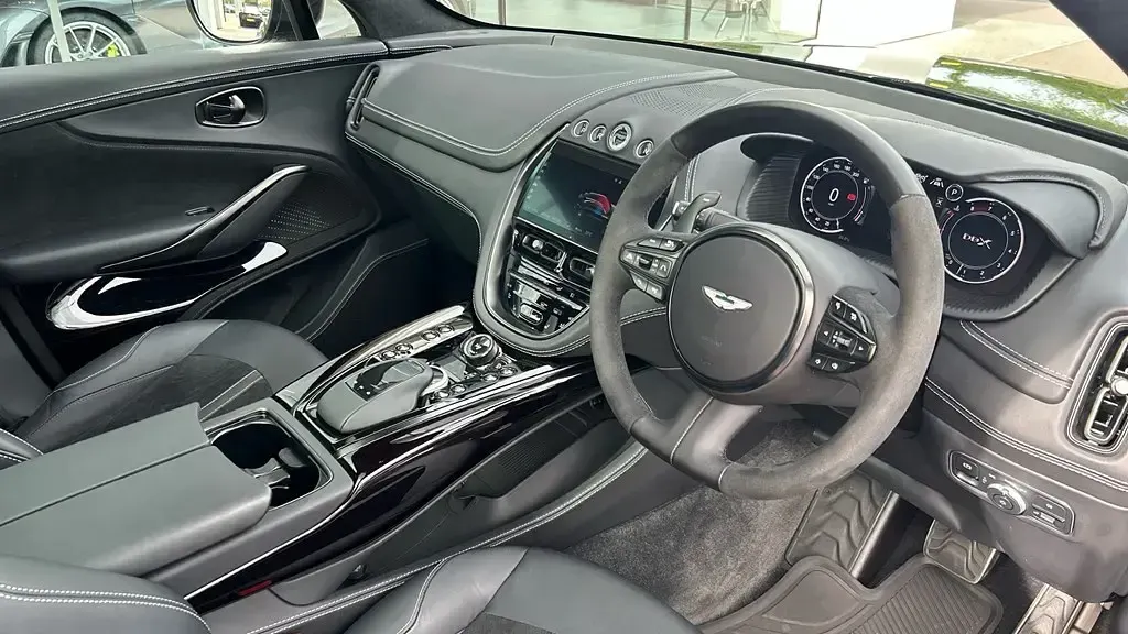 Usado Aston Martin DBX 707 2024 Negro SUV