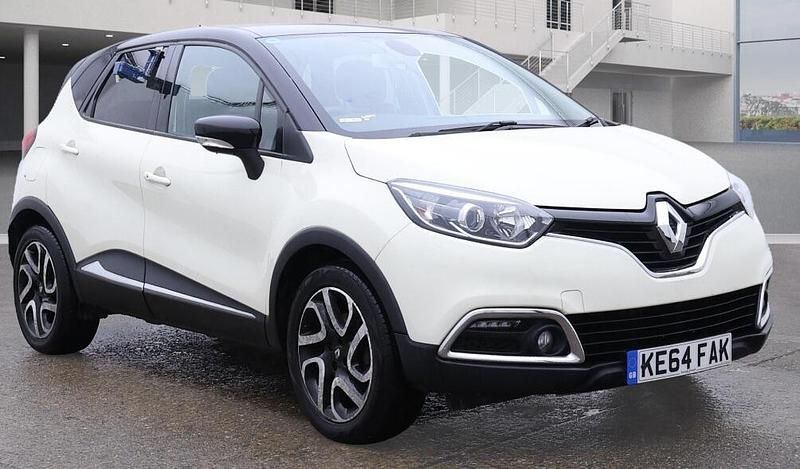 Cream/black Used 2015 Renault Captur Dynamique SUV | £8,295 (Fair price) - Image 1/4