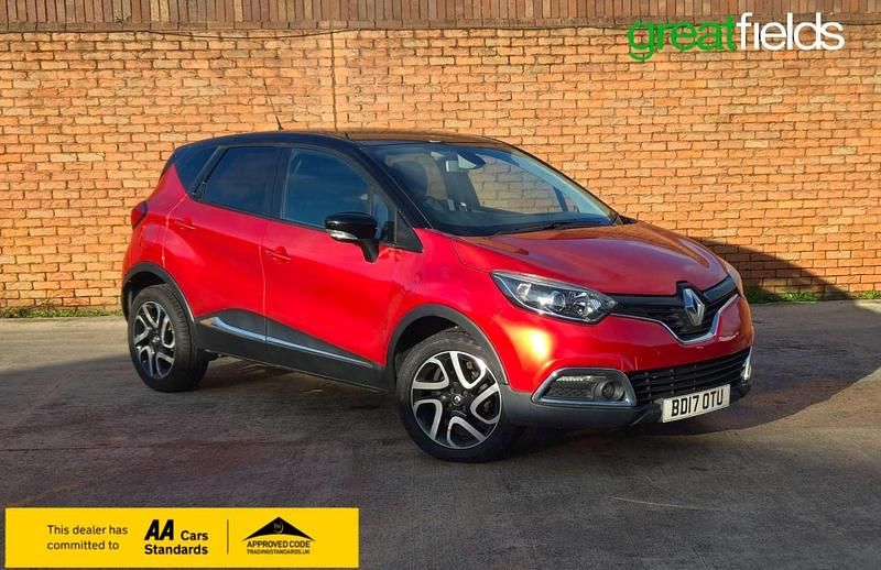 Red/black Used 2017 Renault Captur Dynamique SUV | £7,395 (Fair price) - Image 1/4