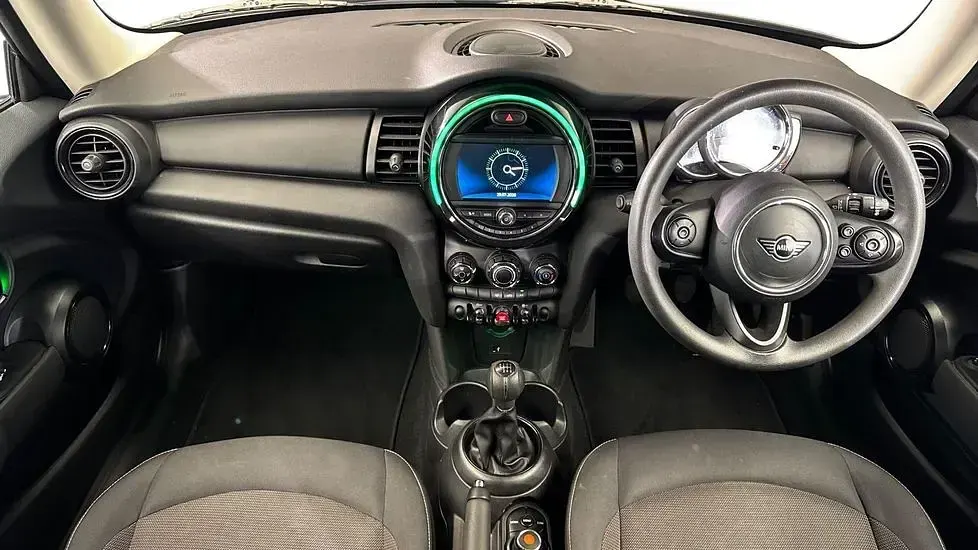 Used Mini ONE Classic 101 HP (74 kW) 2020 Green Hatchback