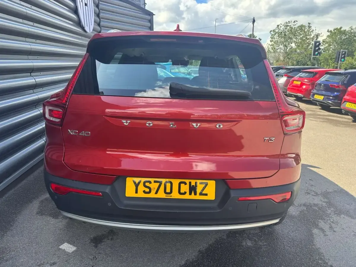 Used Volvo XC40 Momentum 2020 Red SUV