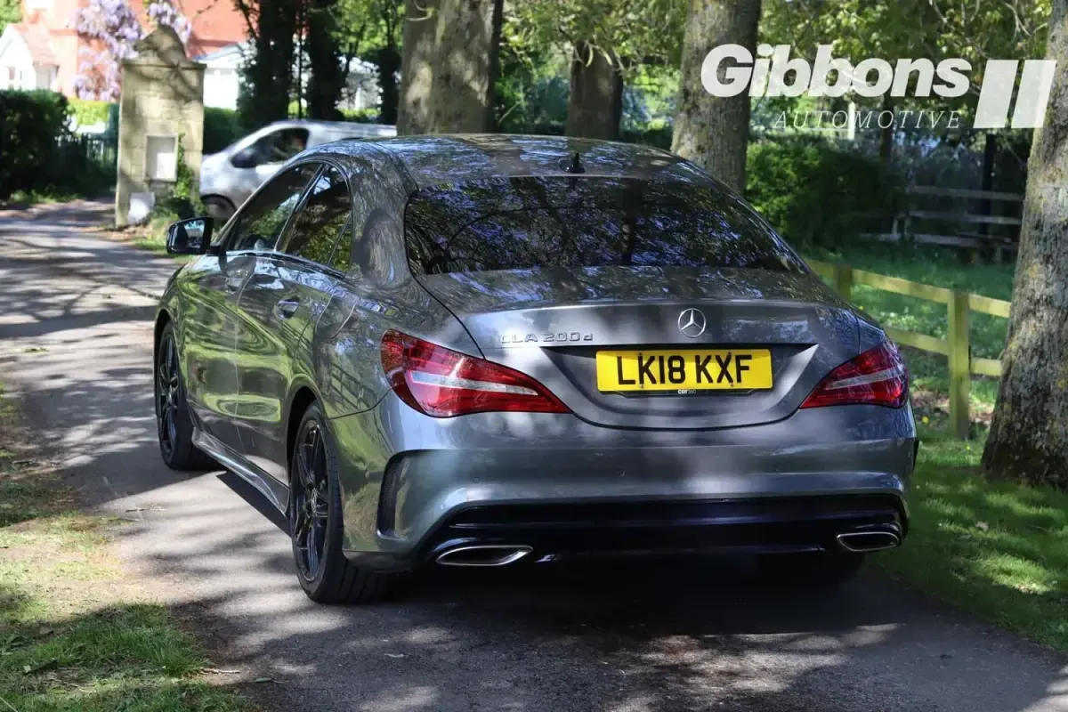 Usado Mercedes CLA200 AMG line 136 HP (100 kW) 2018 Cinzento Sedan