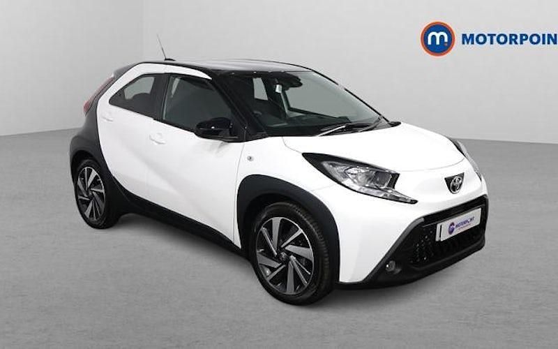 Used Toyota Aygo X 72 HP (52 kW) 2024 White SUV