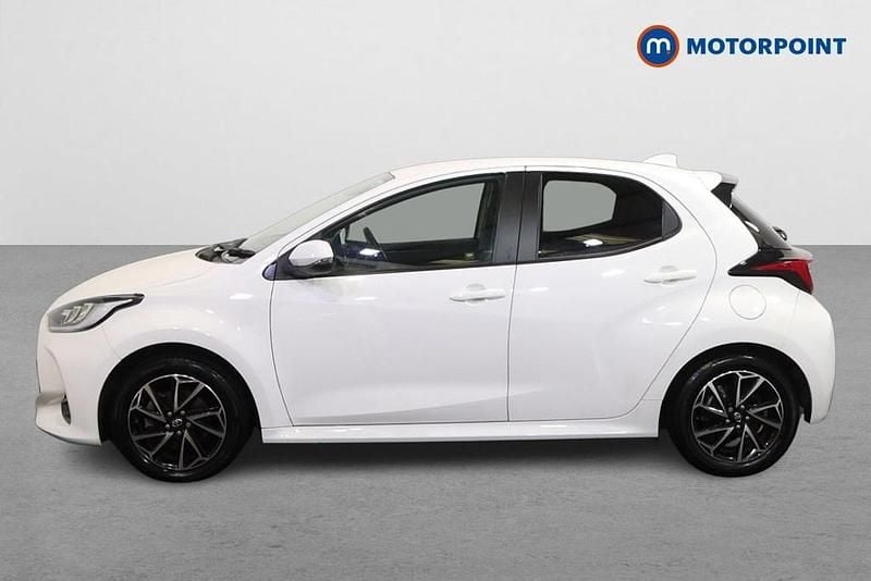 Used Toyota Yaris Hybrid Design 2022 White Hatchback