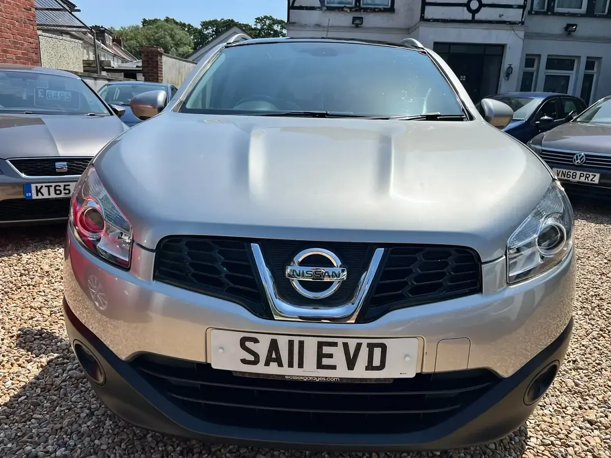 Used Nissan Qashqai N-TEC 117 HP (86 kW) 2011 Silver SUV