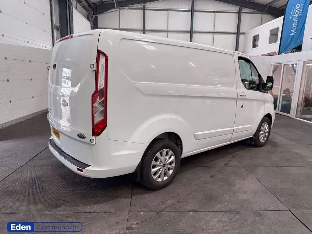 Used Ford Transit Custom Limited 130 HP (95 kW) 2022 White Van