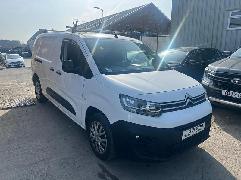 Used Citroën Berlingo 100 HP (73 kW) 2021 White MPV