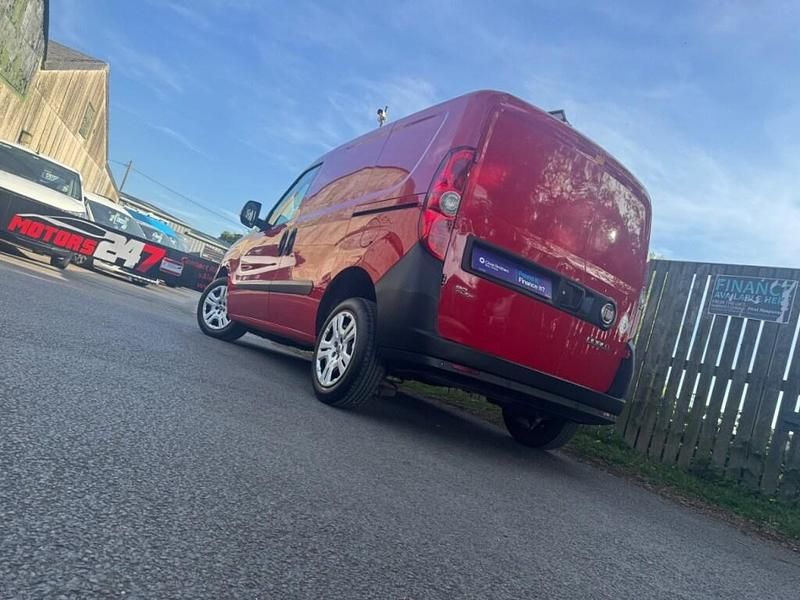 Used Fiat Doblò 90 HP (66 kW) 2013 Red MPV