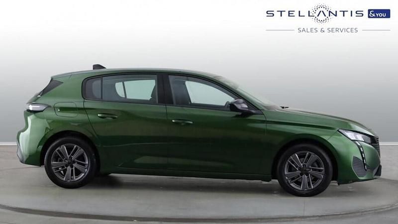 Second-hand Peugeot 308 Active Premium 129 CP (94 kW) 2022 Verde Hatchback
