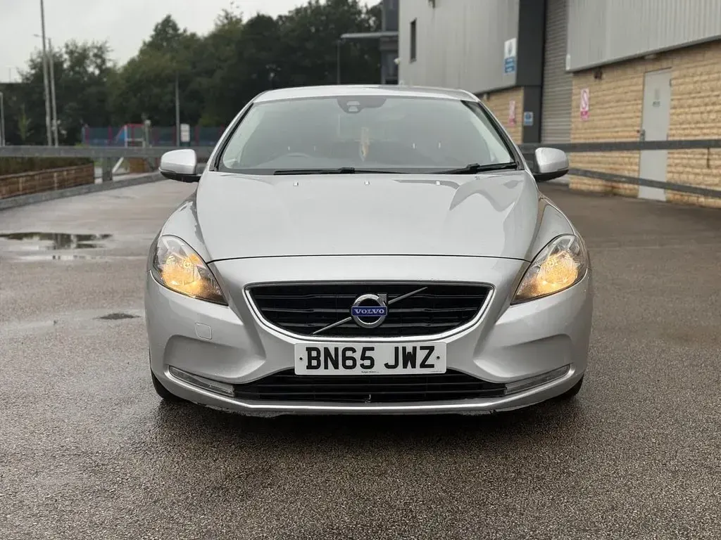 Used Volvo V40 SE 2015 Silver Hatchback