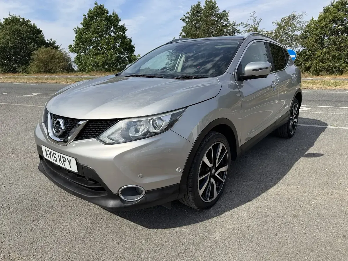 Used Nissan Qashqai Tekna 110 HP (80 kW) 2015 Silver SUV