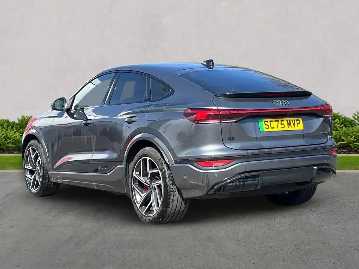 Begagnad Audi e-tron Premium 284 kW (387 HK) 2026 Grå SUV
