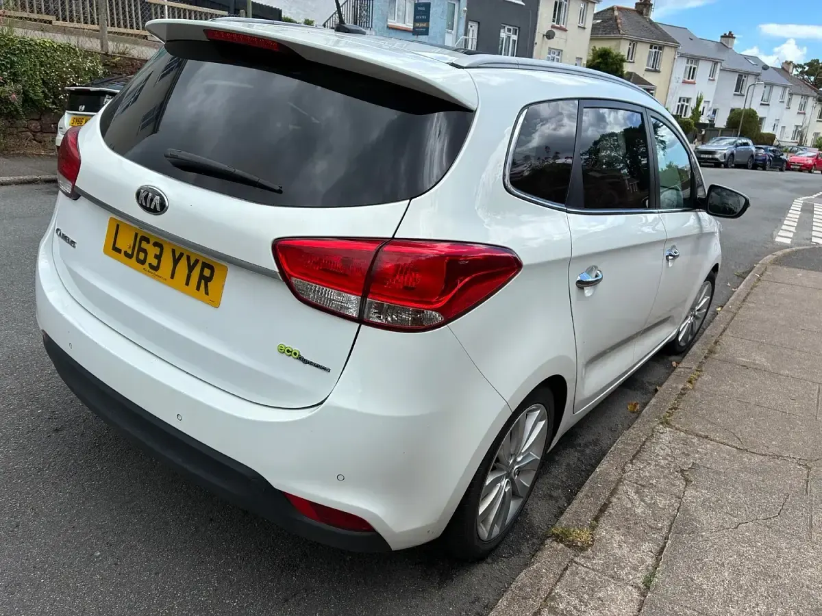Used Kia Carens 2013 White MPV