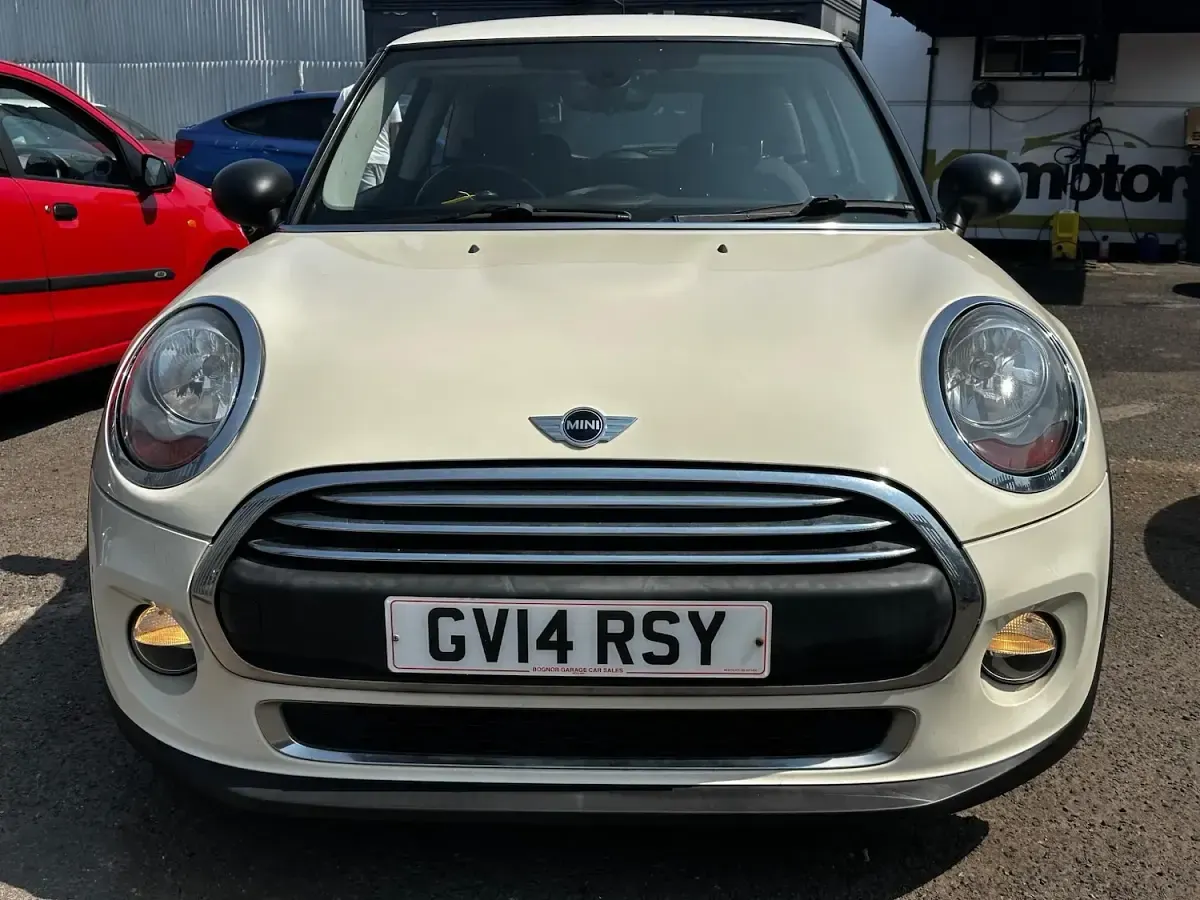 Used Mini ONE Hatch 102 HP (75 kW) 2014 White Hatchback