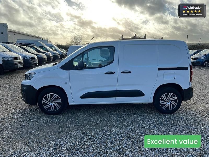 White Used 2019 Peugeot Partner MPV | £9,994 (A bit pricey) - Image 1/4