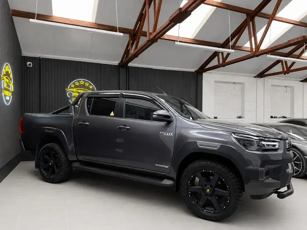 Used Toyota HiLux 204 HP (150 kW) 2021 Grey Pickup
