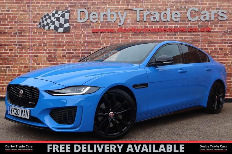 Usado Jaguar XE 300 HP (220 kW) 2020 Azul Sedan