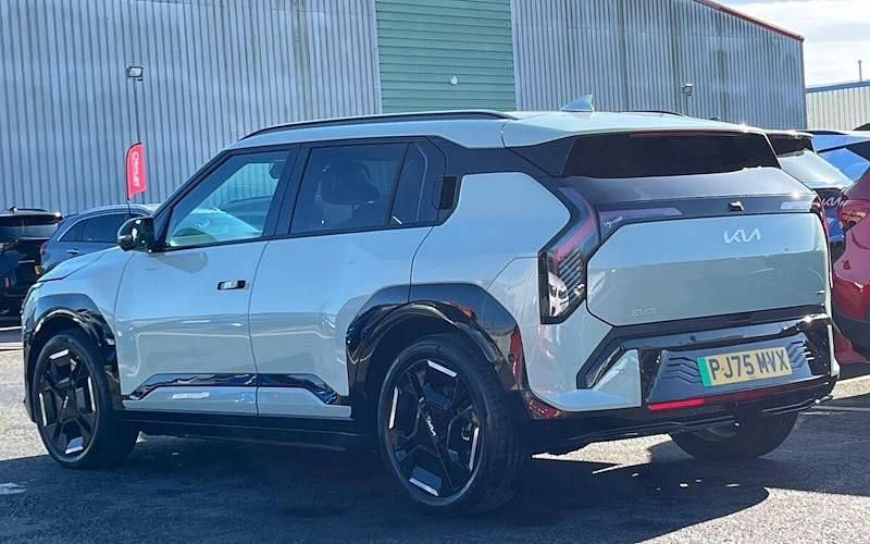 Used Kia EV3 GT-Line S 150 kW (204 HP) 2025 Green SUV