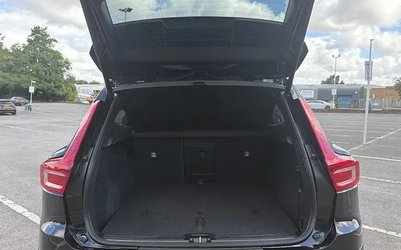 Used Volvo XC40 Plus 163 HP (119 kW) 2025 Blue SUV