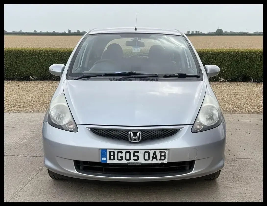Used Honda Jazz SE 83 HP (61 kW) 2005 Silver Hatchback