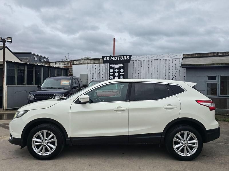 Used Nissan Qashqai Acenta Premium 2014 White SUV