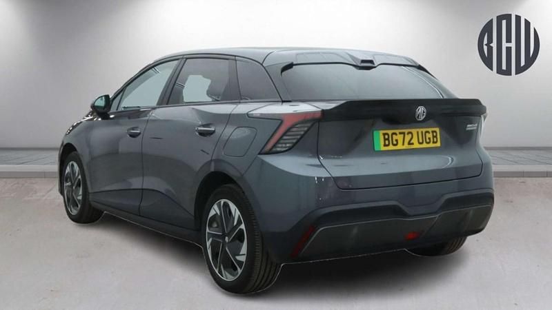 Begagnad MG MG4 EV SE 319 kW (435 HK) 2022 Grå Halvkombi