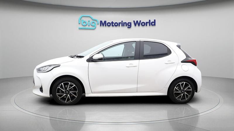 Used Toyota Yaris Hybrid Design 114 HP (83 kW) 2023 White Hatchback