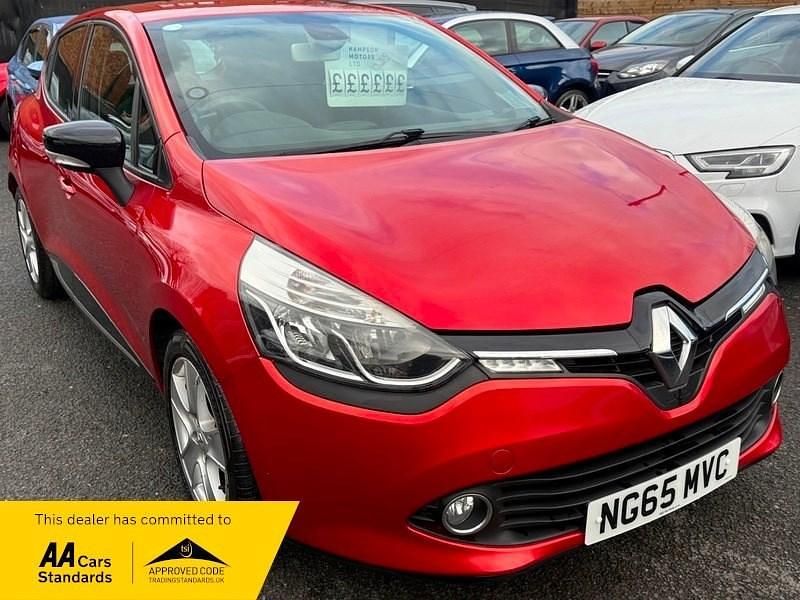Used Renault Clio IV Dynamique 75 HP (55 kW) 2015 Red Hatchback