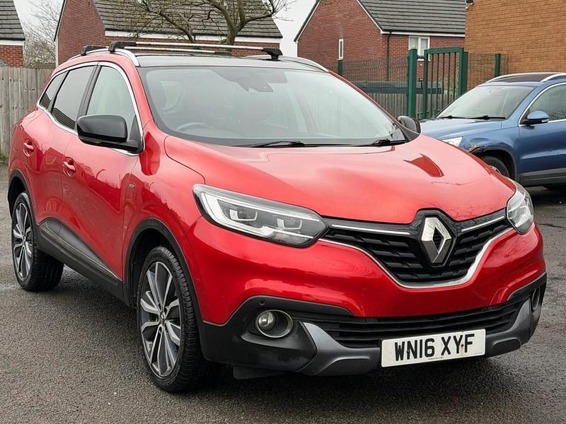 Red Used 2016 Renault Kadjar Signature SUV | £3,995 (Good price) - Image 1/4
