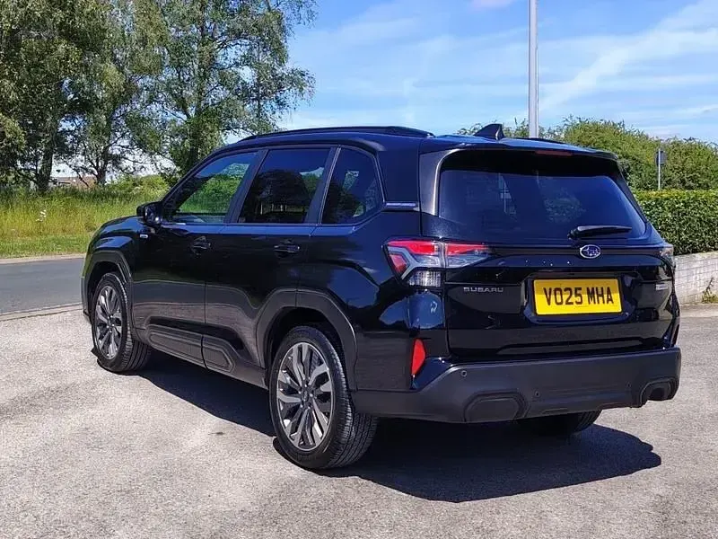 Begagnad Subaru Forester 136 HK (100 kW) 2025 Svart SUV