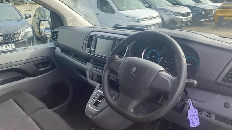 Used Peugeot e-Expert 98 kW (134 HP) 2022 White Van