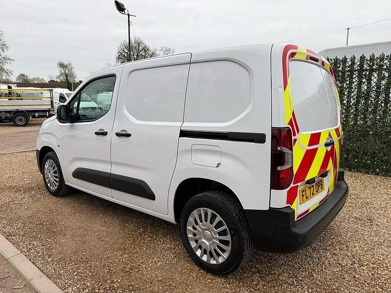 Used Toyota Proace 120 HP (88 kW) 2022 White MPV