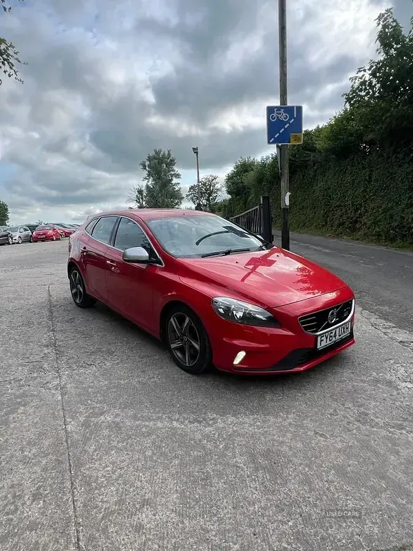Used Volvo V40 R-Design 190 HP (139 kW) 2014 Red Hatchback