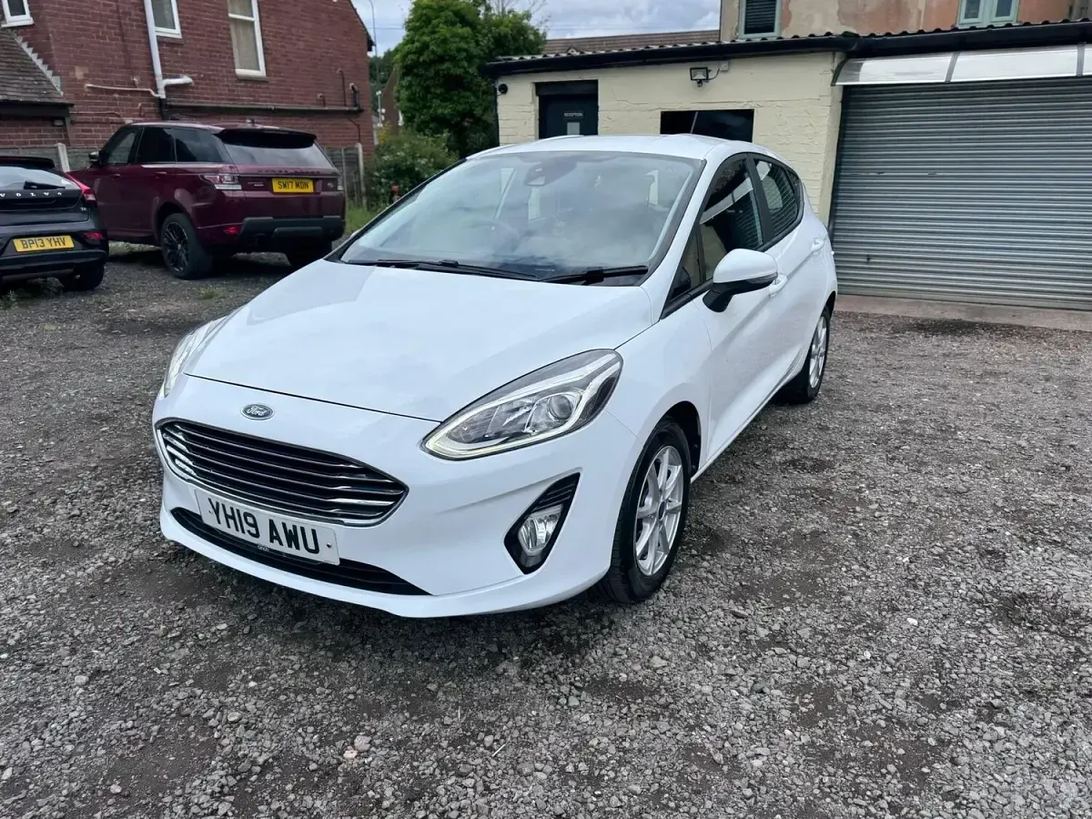 Used Ford Fiesta Zetec 100 HP (73 kW) 2019 White Hatchback