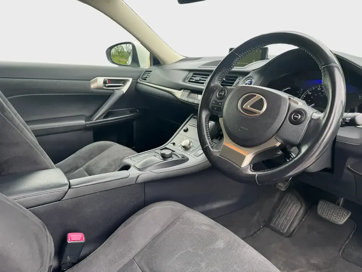 Used Lexus CT200h 2015 White Hatchback