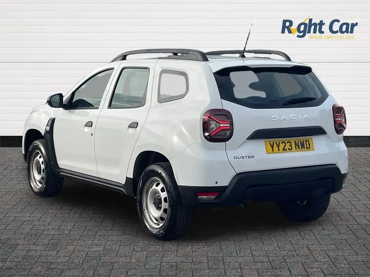 Used Dacia Duster Essentiel 90 HP (66 kW) 2023 White SUV