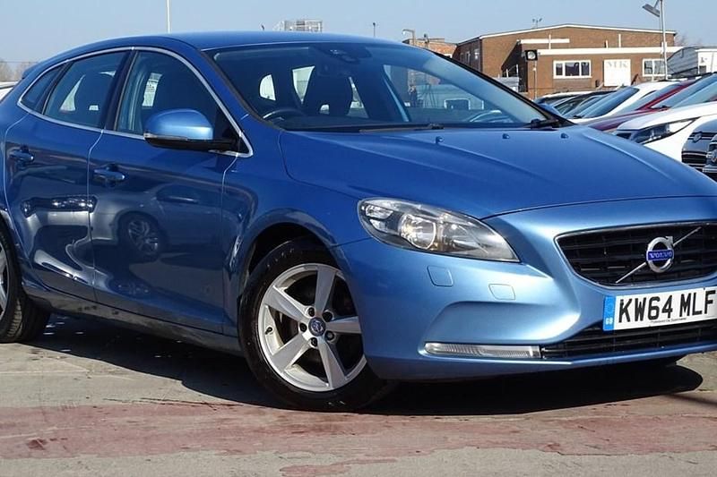 Used Volvo V40 SE 115 HP (84 kW) 2015 Blue Hatchback
