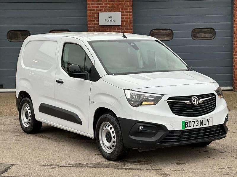 Used Vauxhall Combo 100 kW (136 HP) 2023 White MPV