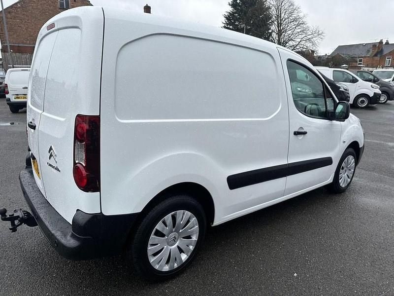 Used Citroën Berlingo 100 HP (73 kW) 2018 White MPV