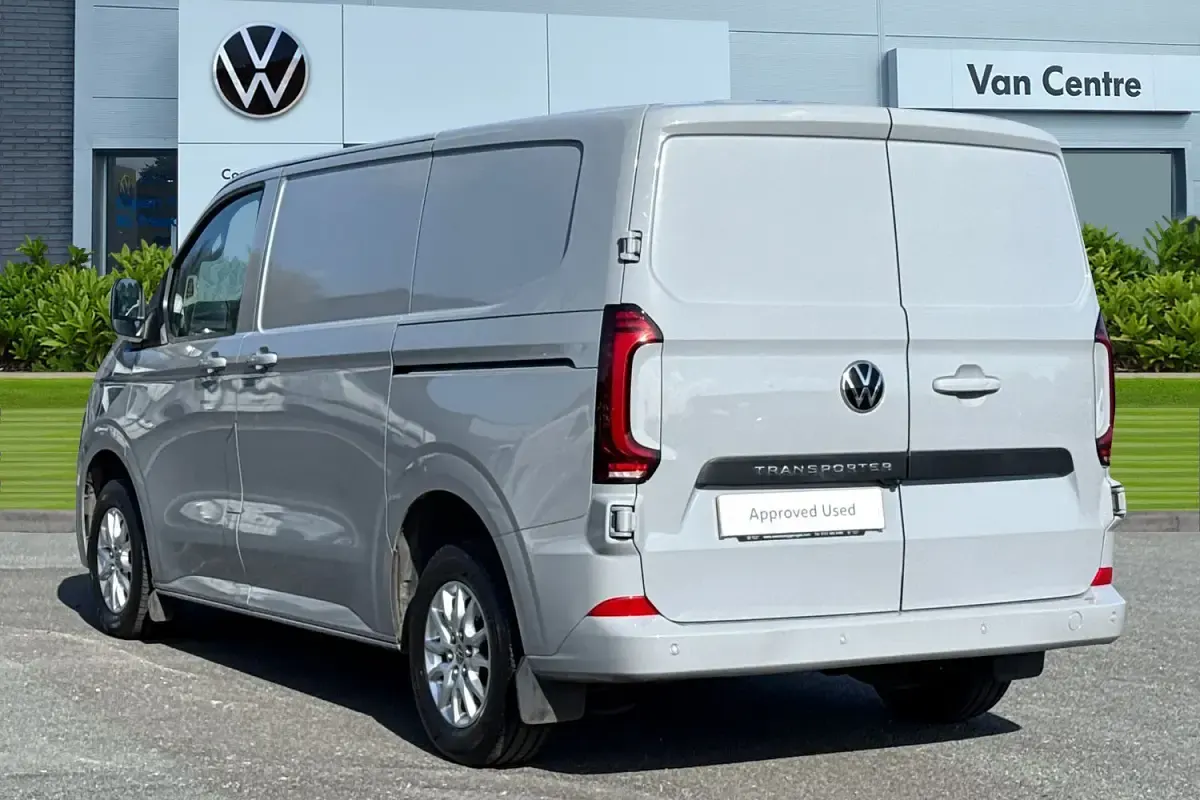 Usado VW Transporter Pro 110 HP (80 kW) 2025 Cinzento Van