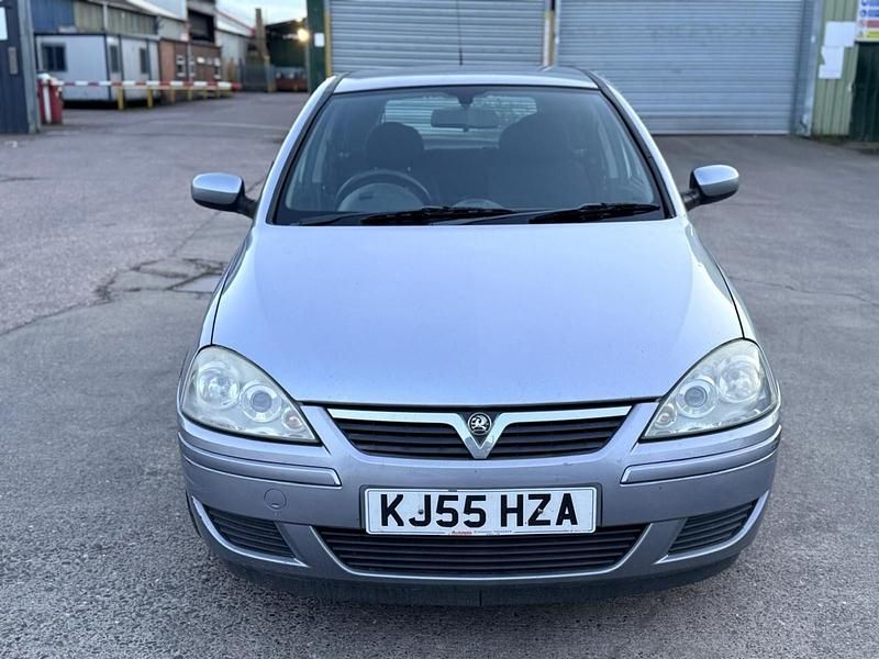 Second-hand Vauxhall Corsa Design Edition 2005 Argintiu Hatchback