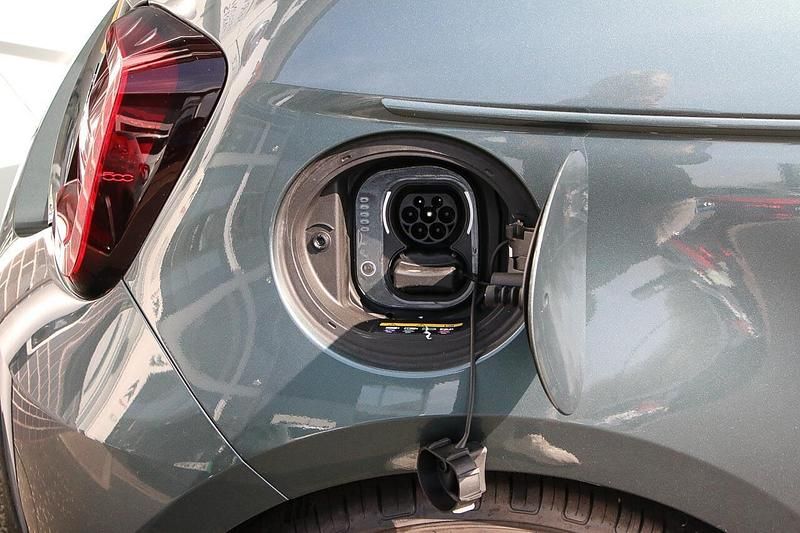 New Fiat 500e 85 kW (116 HP) 2026 Green Hatchback