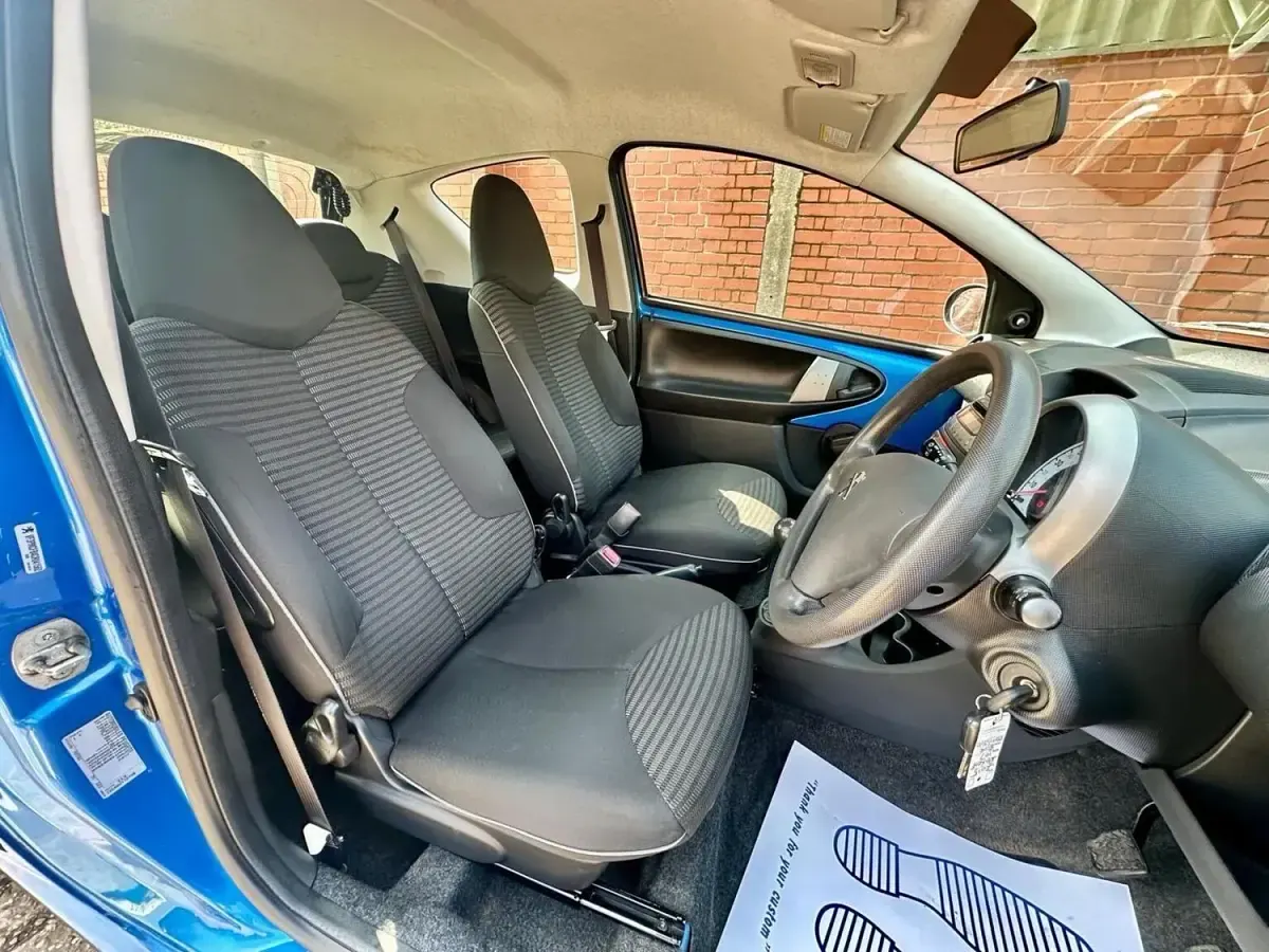 Second-hand Peugeot 107 Active 68 CP (50 kW) 2013 Albastru Hatchback