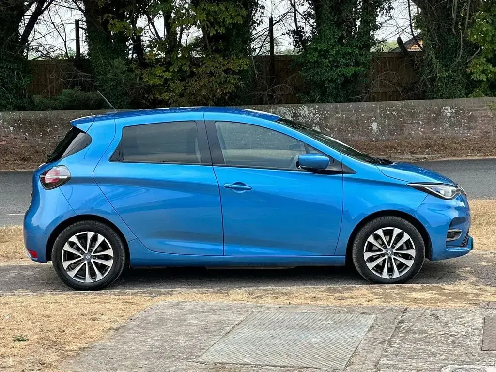 Used Renault Zoe GT-Line 100 kW (136 HP) 2020 Blue Hatchback