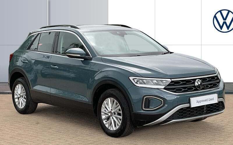 Used 2024 VW T-Roc Life SUV | £19,808 (Fair price) - Image 1/4