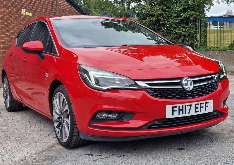 Red Used 2017 Vauxhall Astra SRi Hatchback | £9,370 (Fair price) - Image 1/4