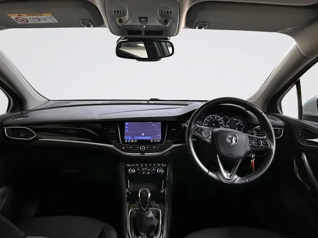 Used Vauxhall Astra Elite 145 HP (106 kW) 2021 White Hatchback