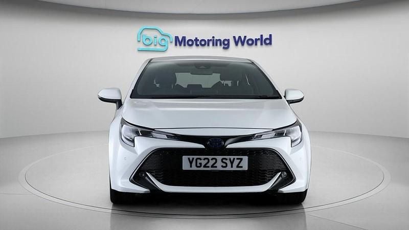 Used Toyota Corolla 184 HP (135 kW) 2022 White Hatchback